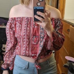 Off the shoulder long-sleeved crop top